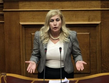 Πρωτοφανής υβριστική συμπεριφορά κατά του Κ.Μητσοτάκη από την Ε.Αυλωνίτου: «Λες π@π@ριές και κοτσάνες»!